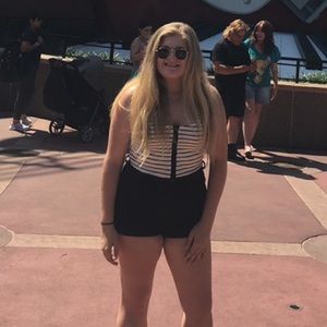 AEO TRENDY Black & White Crop Top